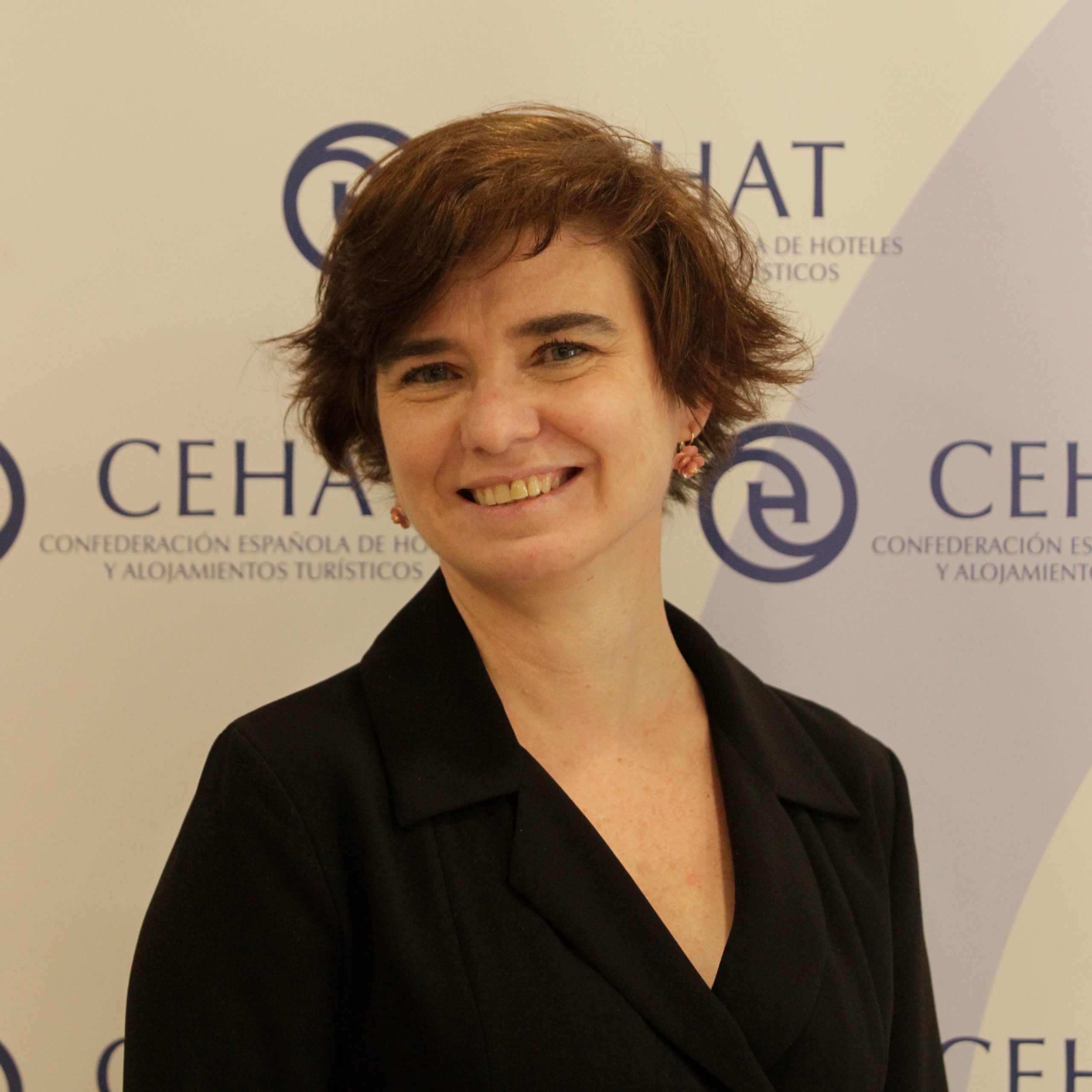 Ana María Camps - Formación y Estudios